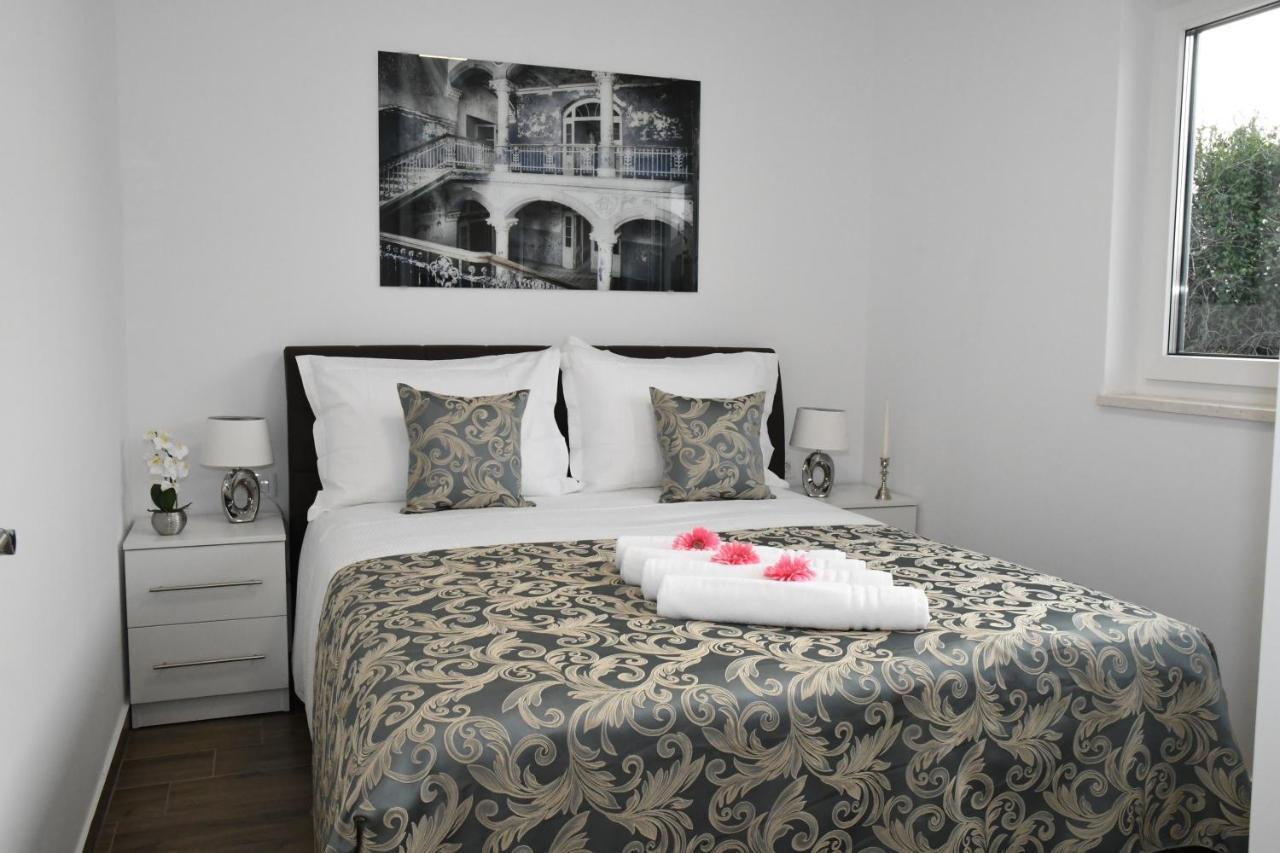 Holiday Luxury Resort Sundance Trogir Buitenkant foto